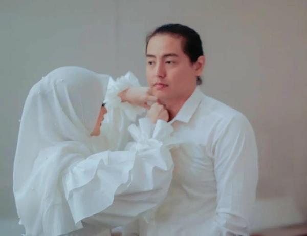 7 Artis Indonesia yang Rela Ikut Agama Pasangan Sebelum Putuskan Menikah