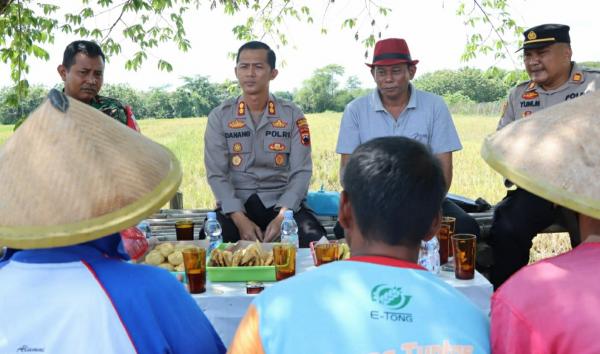 Pagi-pagi, AKBP Danang Kuswoyo Blusukan Ning Pinggir Sawah, Ini yang Dilakukan