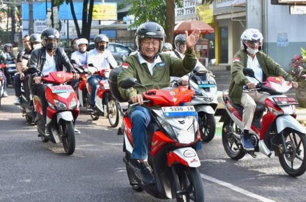 Sosialisasikan Transisi Energi, Menteri ESDM Konvoi Motor Listrik di Bandung
