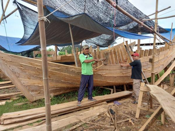 Menilik Pembuatan Perahu Nelayan Tradisional di Pemalang, Ternyata Sangat Handal