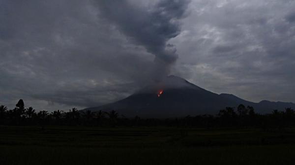 Status Gunung Semeru Naik dari Level IV Menjadi Awas, Warga Diminta Tidak Beraktivitas Jarak Dekat