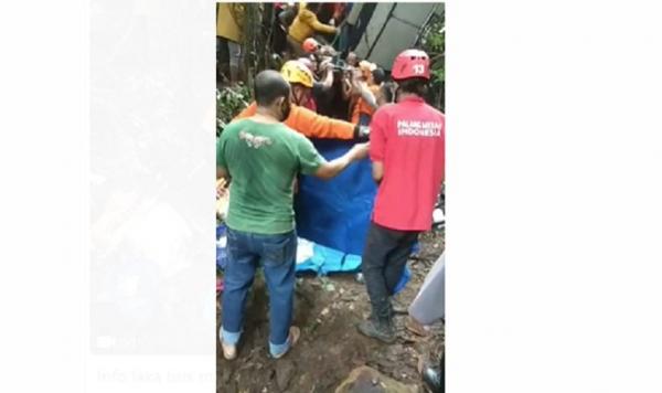 BREAKING NEWS: Bus Pariwisata Terjun ke Jurang di Magetan, 7 Orang Tewas