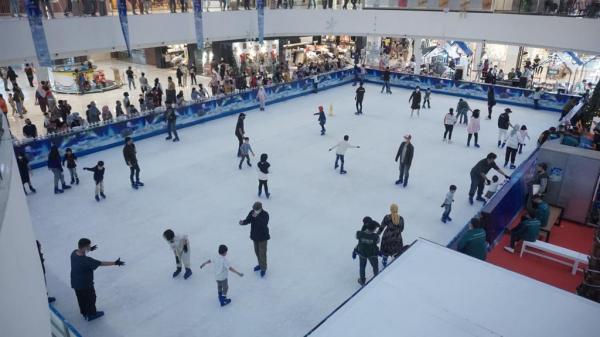 Arena Ice Skating Kembali Hadir di Cibinong City Mall Meriahkan Liburan Akhir Tahun