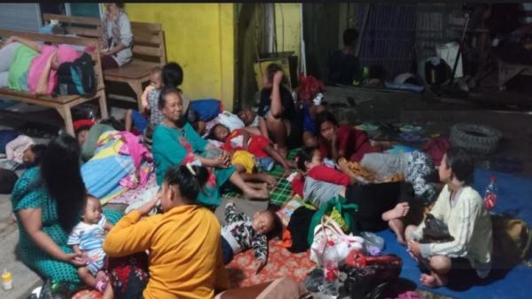 Bekasi Banjir, Belasan Warga Menginap di Pengungsian