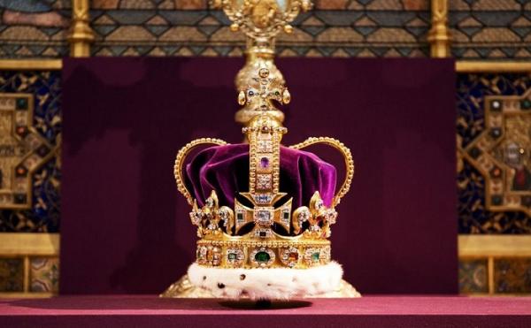 Mahkota Ratu Elisabeth II Akan Dimodifikasi untuk Penobatan Raja Charles III