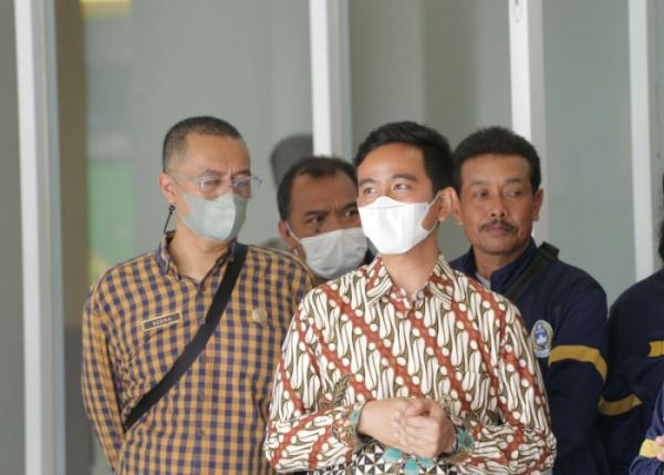 Gibran Berburu Nomor Seluler Deni Lugina Pegawai UNIBI yang Dipecat Gegara Hina Jokowi, Ada Apa?