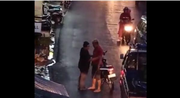 Pria Ngamuk Bawa Pedang di Jalan Solo, Gibran Turun Tangan