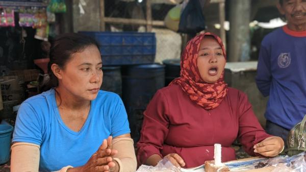 PKL Pasar Rengasdengklok Menanggapi Relokasi : Kita Bukan Hewan!