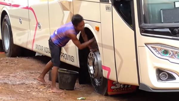 Viral Bus yang Mangkal Mewah dan Keren, Busmania: Terminalnya Mirip Empang Ikan