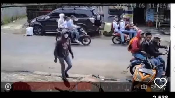 Viral Gerombolan Pelajar Serang Pelajar Lain di Cibinong Bogor, Kocar-Kacir Dikejar Prajurit TNI