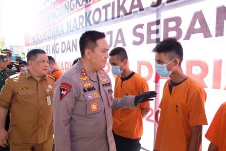 Polisi Amankan Penumpang Bus Pembawa 25 Kg Ganja, Disergap saat Keluar Tol