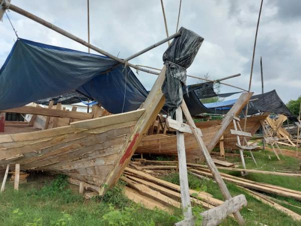 Melihat Dekat Desa Pembuatan Kapal di Pesisir Pemalang