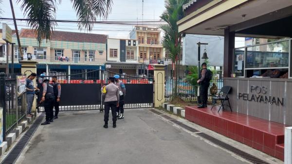 Pascaledakan Bom Bunuh Diri di Polsek Astanaanyar, Penjagaan Mako Polres Tasikmalaya Kota Diperketat