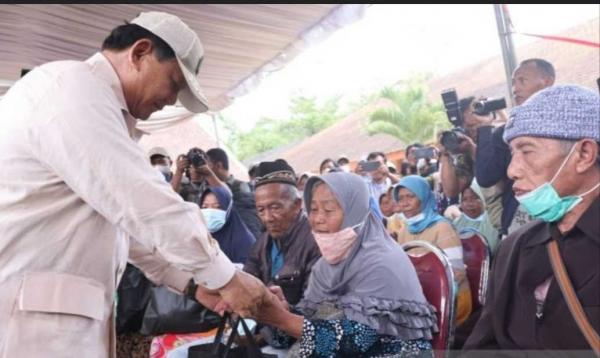 Menhan Prabowo Kunjungi Warga Terdampak Erupsi Semeru
