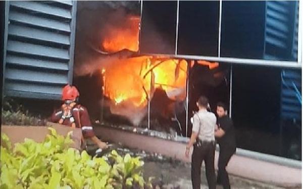 Kantor Kemenkumham Terbakar, Kobaran Api di Lantai Lima Gedung
