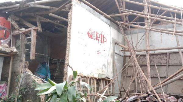 Rumah di Cambar Ambruk, Dampak Gempa M5,8 yang Guncang Sukabumi