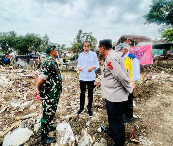 Pantau Kondisi Korban Gempa Cianjur, Presiden Jokowi Minta TNI dan Polri Lakukan Hal Ini