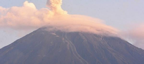 Gunung Semeru Pagi Ini Kembali Erupsi, Ketinggian Kolom Letusan Diperkirakan 300 Meter