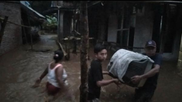 Diguyur Hujan Deras, Puluhan Rumah di Dua Desa di Kecamatan Cihara  Terendam Banjir