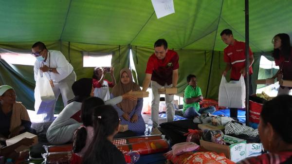 Bank Jatim Salurkan Bantuan Kepada Pengungsi dan Relawan Erupsi Semeru
