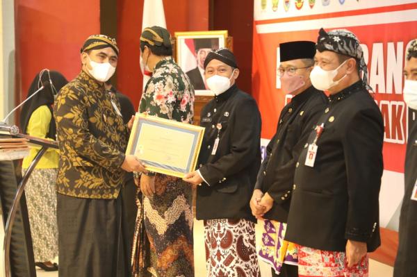 8 Kabupaten/Kota di Jateng Terima BPSDMD Awards 2022