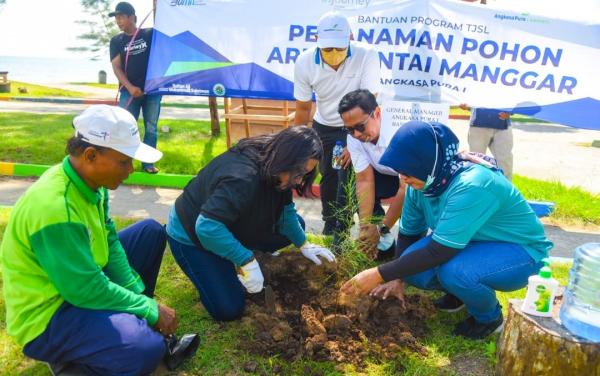 Tanam 250 Bibit Pohon di Pantai Manggar, Cara Bandara Sepinggan Jaga Kelestarian Lingkungan