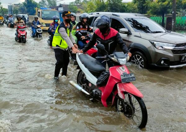 Sebagian Kota Teredam, WALHI Sumsel Sebut Wako Palembang Tak Serius Tangani Banjir