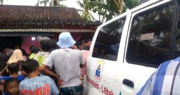 Nelayan Tewas di Pantai Binuangeun,  Keluarga Histeris saat Jasad Korban Dibawa ke Rumah Duka