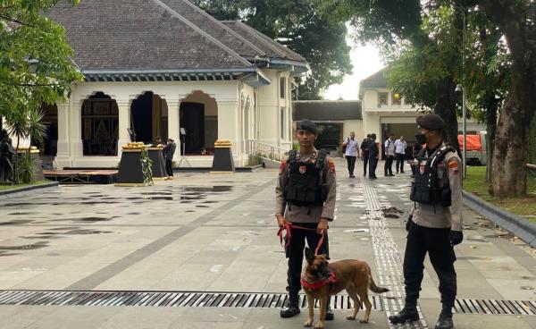 Polda Jateng Kerahkan Anjing Pelacak Pastikan Kota Solo Kondusif di Hari Pernikahan Kaesang Pangarep