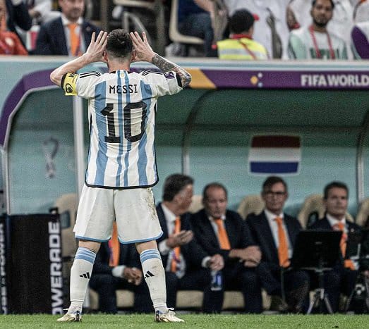 Messi Tertangkap Kamera Ejek Pelatih Belanda Usai Cetak Gol, Bela Legenda Argentina?