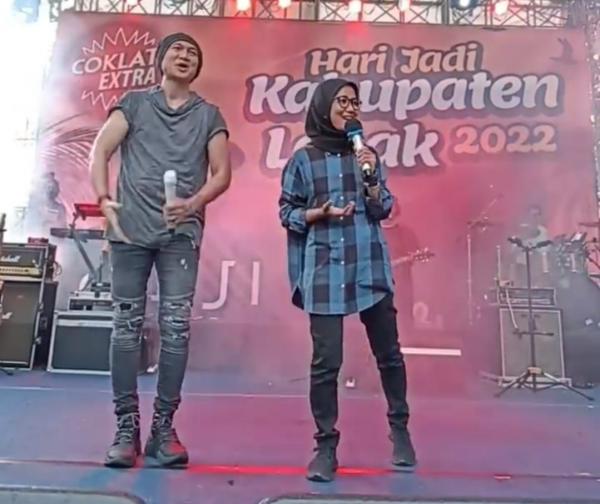 Pecah! Duet Iti - Anji Hipnotis Ribuan Warga Lebak, Lagu ‘Dia’ Jadi Pilihan