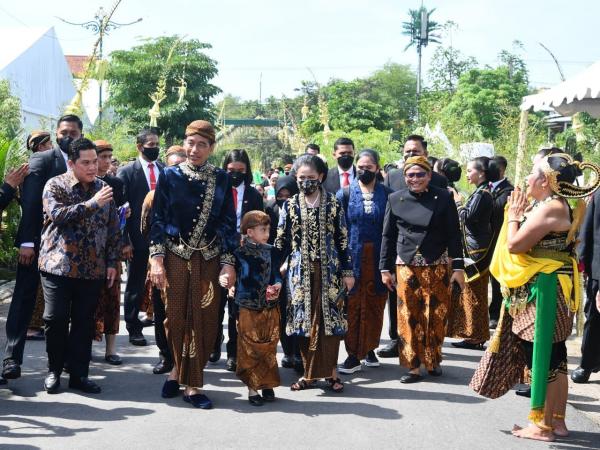 Momen Kaesang-Erina Kirab Menuju Pura Mangkunegaran, Disambut 80 Prajurit