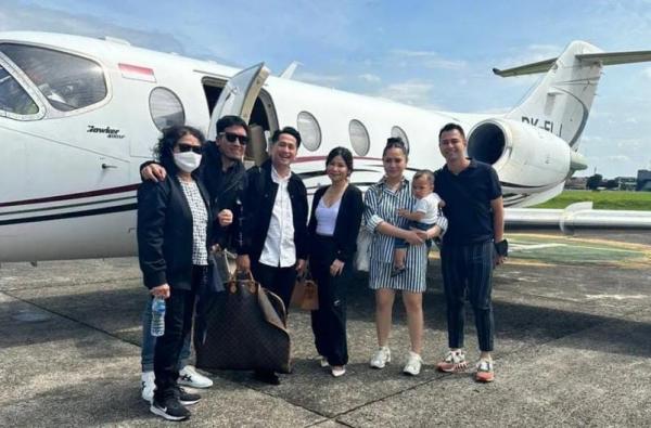 Super Mewah, Desta dan Rombongan Artis Berangkat Kondangan ke Solo Naik Jet Pribadi