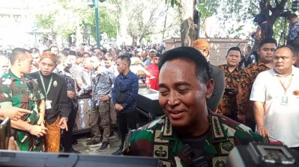 Jalannya Kirab Kaesang-Erina Dipantau Panglima TNI Jenderal Andika Perkasa : Sejauh Ini Aman