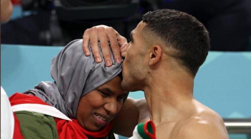 di Balik Ciuman Ibu Achraf Hakimi Bek Andalan di Timnas Maroko dan PSG, Kisah Sedih Bikin Terharu