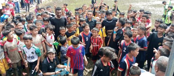 Anggota DPRD Indriyani Gelar Turnamen Sepak Bola Remaja