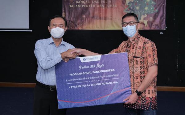 Jelang Natal, BI Jabar Santuni Berbagai Yayasan Sosial di Bandung dan Bekasi