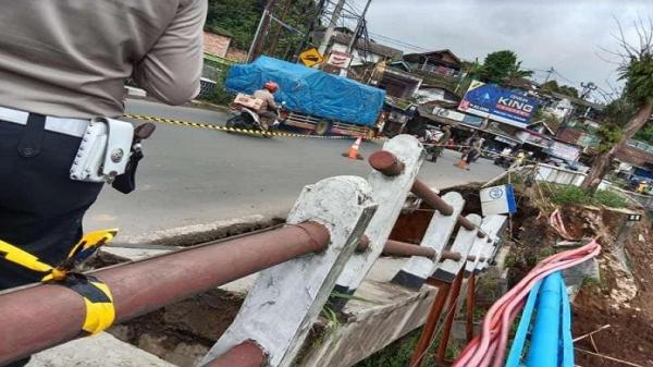 Ini Penyebab Ambruknya Bahu Jembatan Pamuruyan di Cibadak Sukabumi