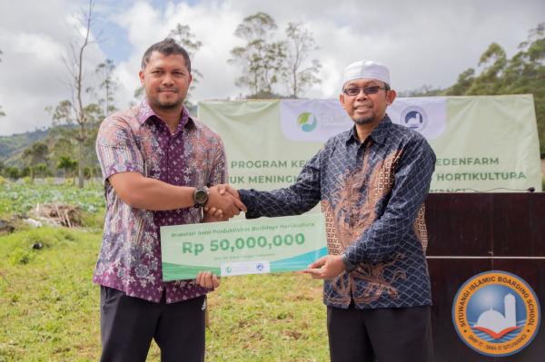 EdenFarm Berikan Bantuan Saprodi Guna Mendukung Operasional Pesantren di Jawa Barat