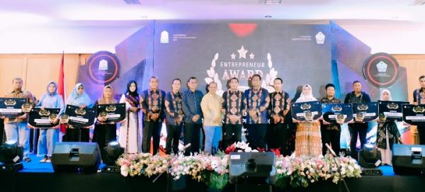 Dinas Koperasi UKM Aceh Gelar Entrepreneur Award 2020 di Pidie Jaya, Pelaku UMKM dapat Penghargaan