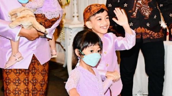 Menengok Kerukunan Cucu Presiden Joko Widodo Saat Prosesi Midodareni Kaesang-Erina 
