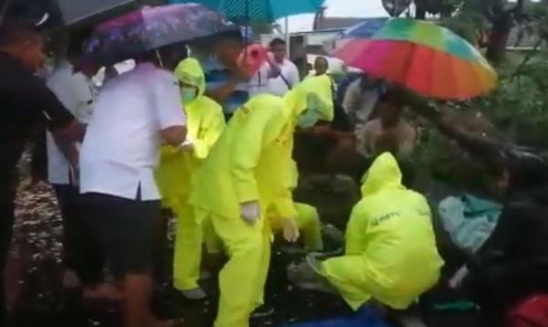 Nganjuk Dilanda Hujan Badai, Pemotor Tewas Tertimpa Pohon Tumbang