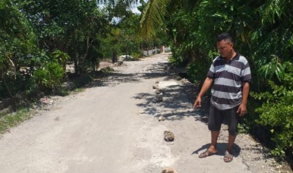 Kondisi Jalan Kelurahan Manutapen Memprihatinkan Pasca Proyek BLUD SPAM Kali Dendeng