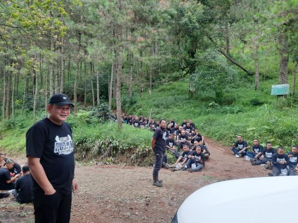Siapkan SDM Unggul, PUDAM Karanganyar Gelar Capisty Bulding di Hutan Gunung Lawu