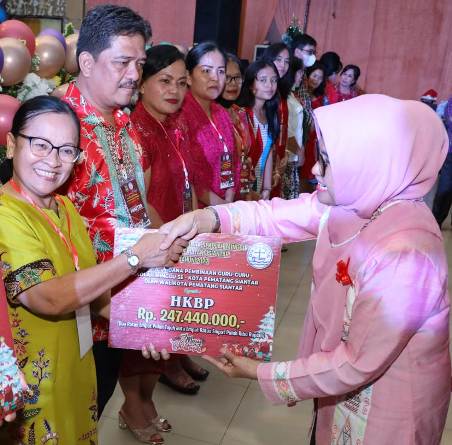 Guru Sekolah Minggu di Pematang Siantar Dapat Kado Natal Uang Pembinaan Rp  899 Juta Dari Walikota