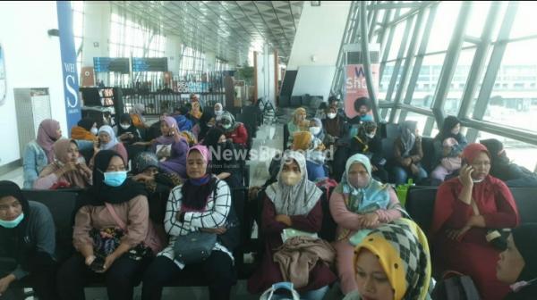 Eksklusif! Kemenaker Amankan 63 Orang diduga TKW Ilegal Tujuan Timur Tengah di Bandara Soetta