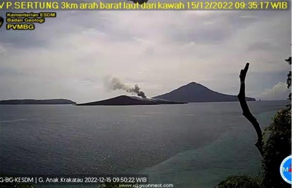 Gunung Anak Krakatau Meletus Dua Kali,  Semburan Abu Capai 700 Meter