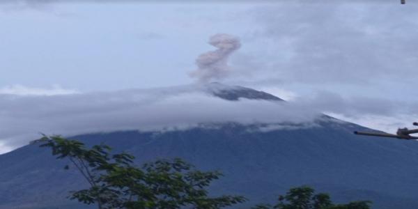 Gunung Semeru Kembali Erupsi Tinggi Kolam Letusan Capai 1.000 Meter, Masyarakat Diminta Waspada