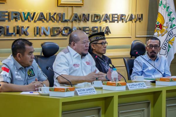 Senator Bustami Zainudin Dampingi Ketua DPD RI Bertemu Barisan Pejuang Revolusi Konstitusi