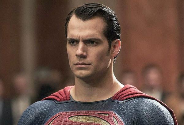 Usai Didepak dari Superman, Kini Aktor Henry Cavill Digandeng Amazon